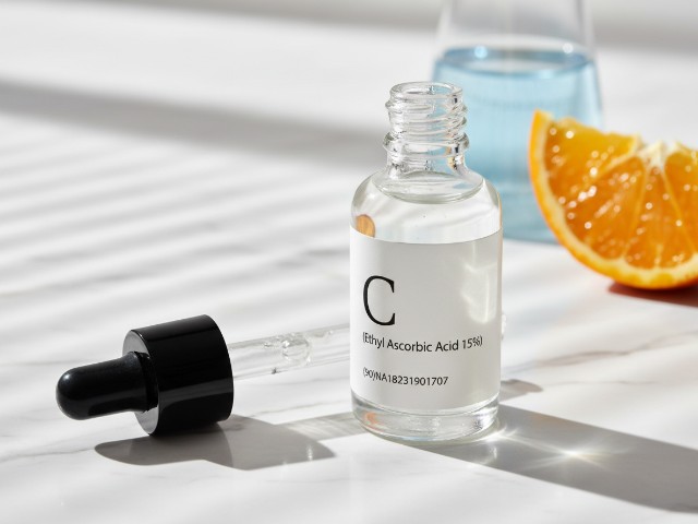 Hasil Cek Ethyl Ascorbic Acid 15% (90)NA18231901707 dan Izin BPOM 1 C (Ethyl Ascorbic Acid 15%) Serum (90)NA18231901707